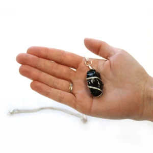 Indiskt halsband med rå svart onyx i silverinfattning - produktbild 2