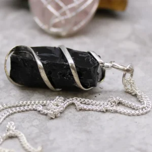 Indiskt halsband med rå svart onyx i silverinfattning - produktbild 3