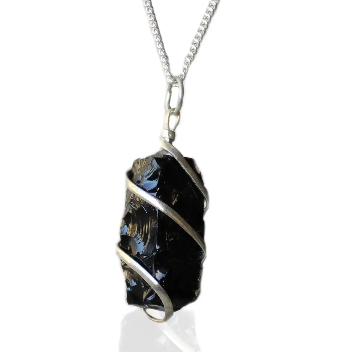 Halsband med rå svart onyx infattad i silverspiral