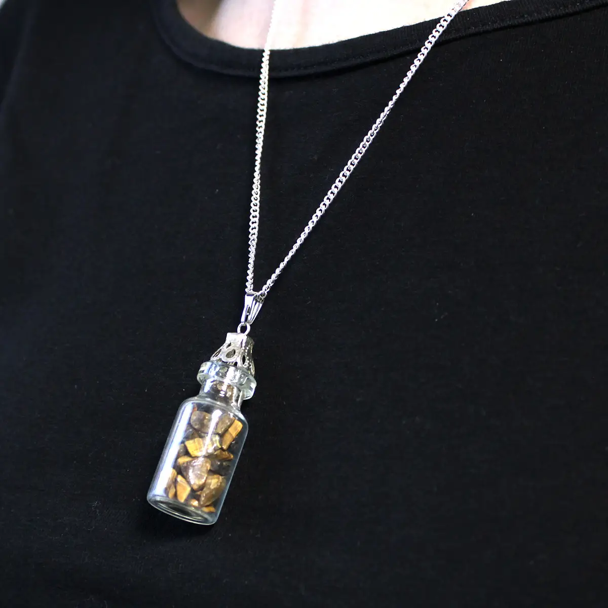 Indiskt halsband med tigeröga i glasflaska - produktbild 3