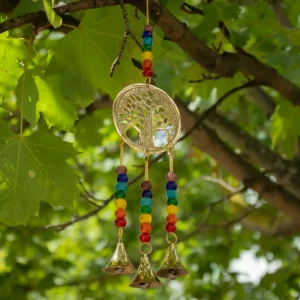 Indiskt vindspel i mässing med livets träd och chakrastenar, 6,5x31 cm - produktbild 3