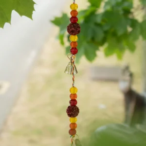 Indiskt vindspel med mässingssymbol och Rudraksha-pärlor 6x63 cm - produktbild 3