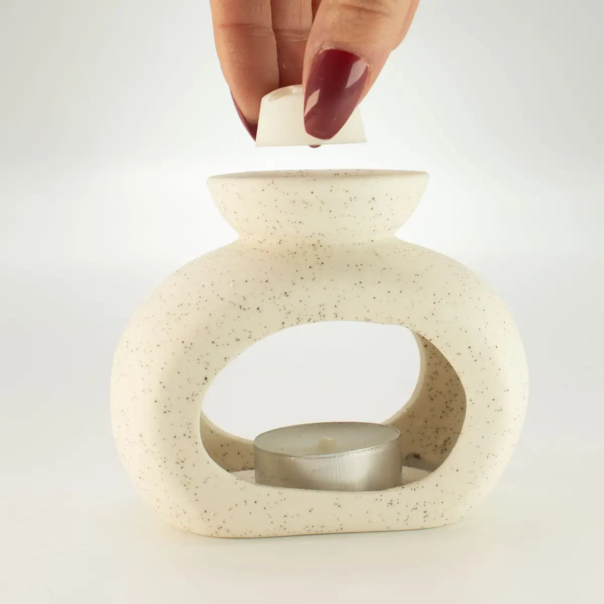 Keramisk Zen-oljebrännare Oval Pebble i fläckig off-white - produktbild 5