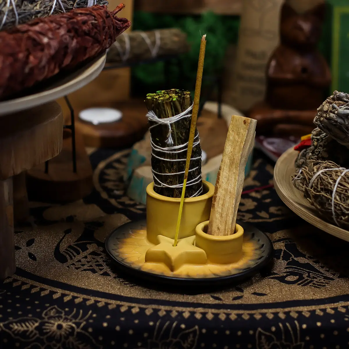 Keramiskt hållare för Palo Santo-stickor och rökelse med mandalamönster i sand och grått - produktbild 5