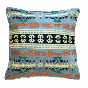 Kilim kuddfodral med traditionellt mönster i kolgrått, orange, grönt och svart
