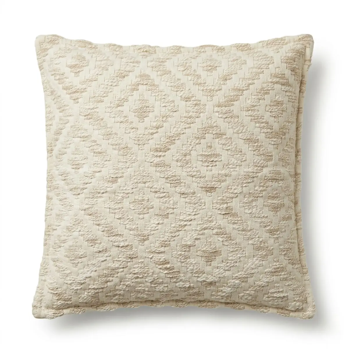 Kuddfodral i creme med diskret geometriskt mönster och mjuk textur