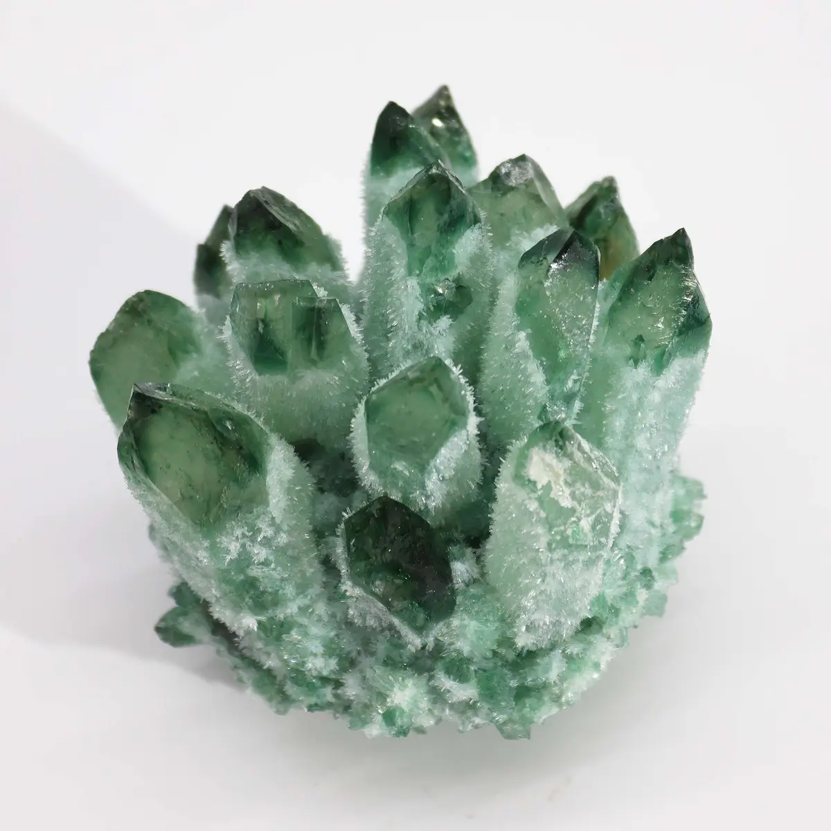 Konstgjord kvartsgrupp i grönt spökkvarts, ca 250-300 g, 8 cm - produktbild 4