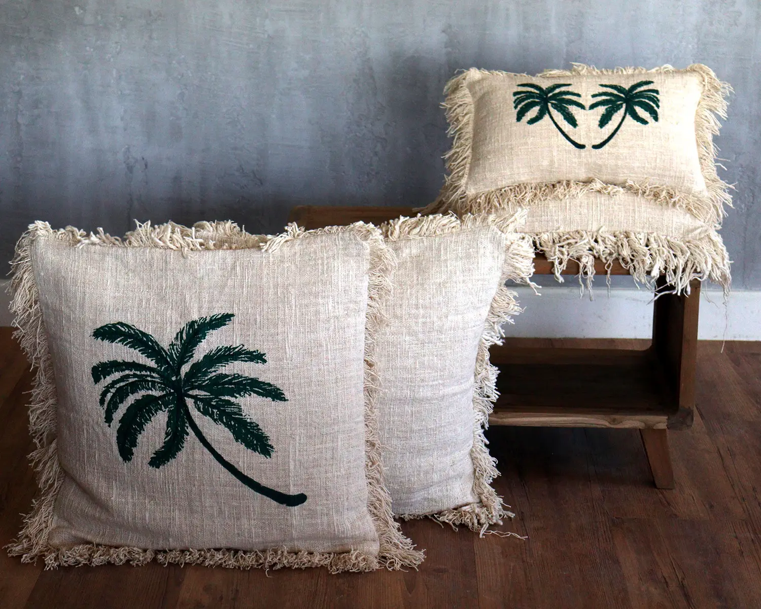 Kuddfodral i linne 45 x 45 cm med palmtryck och fransar - produktbild 2