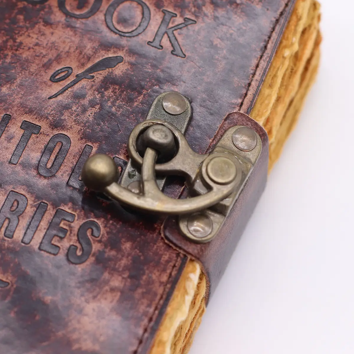 Läderanteckningsbok med decklekanter – The Book of Untold Stories – 15x10 cm - produktbild 4