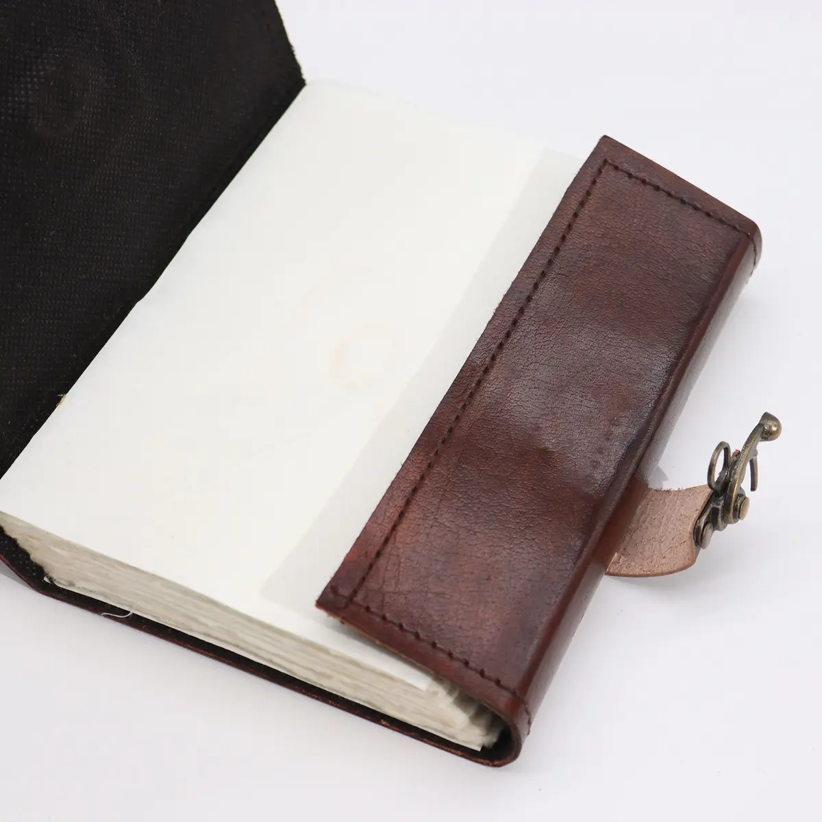 Läderanteckningsbok med Evil Eye-dekor och 160 sidor med decklade kanter 17x12,5 cm - produktbild 2