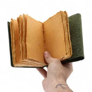 Läderanteckningsbok med grönt labyrintmönster och decklade kanter 12,7×8,9 cm - produktbild 8