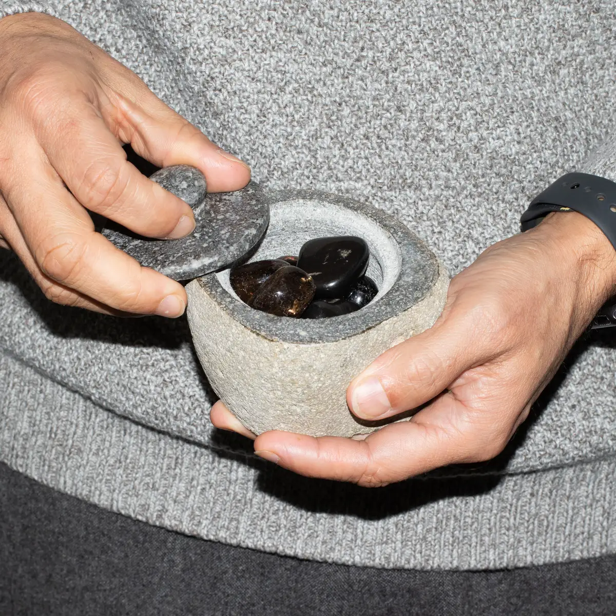 Liten jordningskruka i naturlig flodsten cirka 9x7 cm - produktbild 9