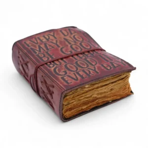Liten läderanteckningsbok med präglat citat 12,7×8,9 cm - produktbild 3