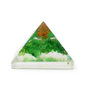 Liten orgonitpyramid med ädelstensflisor och koppar 25 mm - produktbild 4