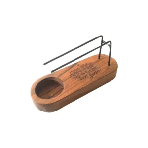 Liten Palo Santo-värmare i teakträ med svart metallställ och Hamsa-motiv