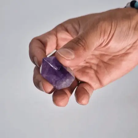 Liten spets av ametist med djup lila färg (ca 4-5,5 cm) - produktbild 2