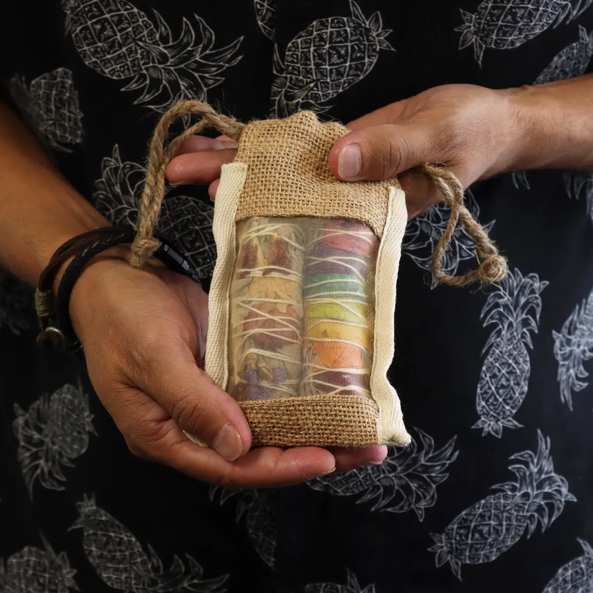 Liten tvättad jutepåse med bomullsöga 10x15 cm - produktbild 2
