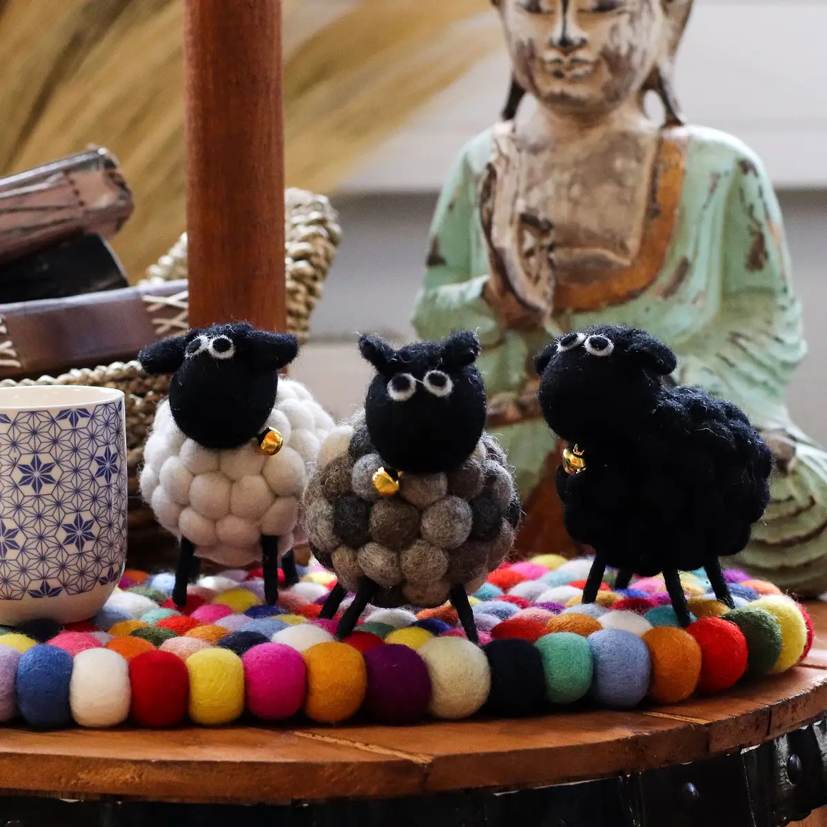 Little Felt Sheep svart samlarfigur i filt - produktbild 2