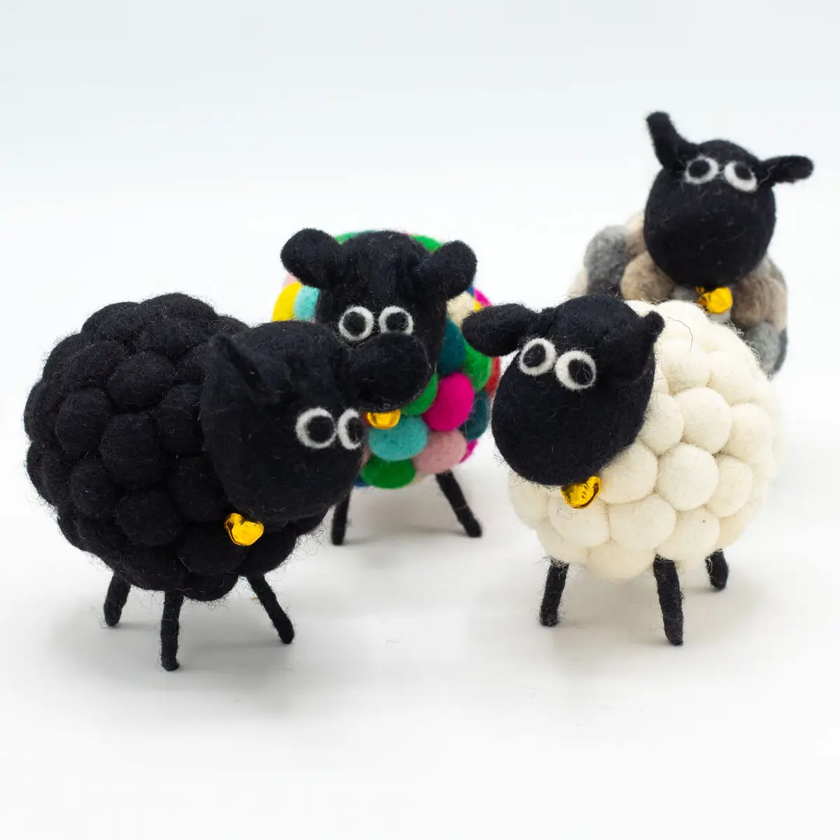 Little Felt Sheep svart samlarfigur i filt - produktbild 4