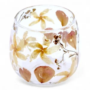Rund ljushållare i klart glas med pressade rosa och krämfärgade blommor