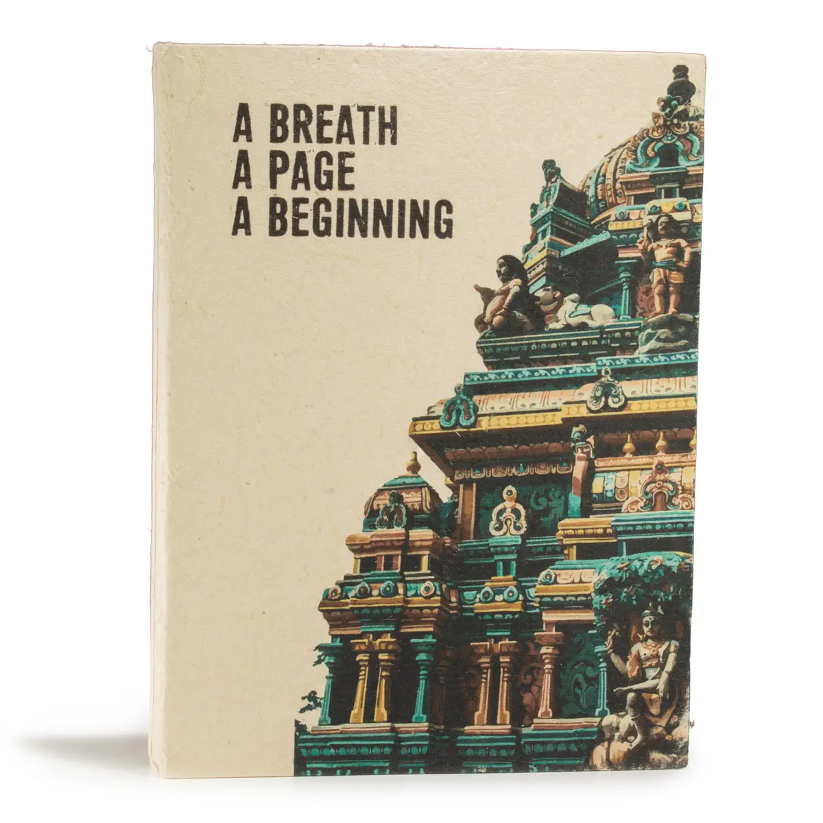 Anteckningsbok med arkitekturmotiv och texten A Breath A Page A Beginning på omslaget