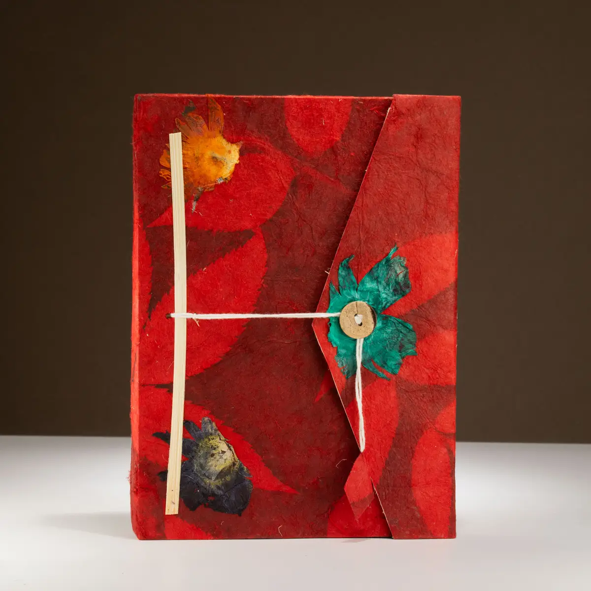 Lokta-pappersanteckningsbok stor med blommönster och bokmärke, rubinröd 21x15 cm - produktbild 4