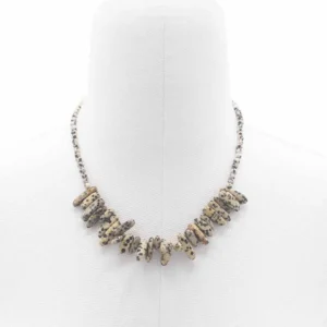 Longstone halsband med dalmatinersten på vit display
