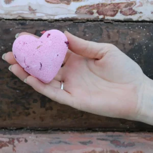 Love Heart Badbomb 70 g med Ylang och Ros - produktbild 2