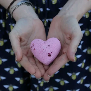 Love Heart Badbomb 70 g med Ylang och Ros - produktbild 4