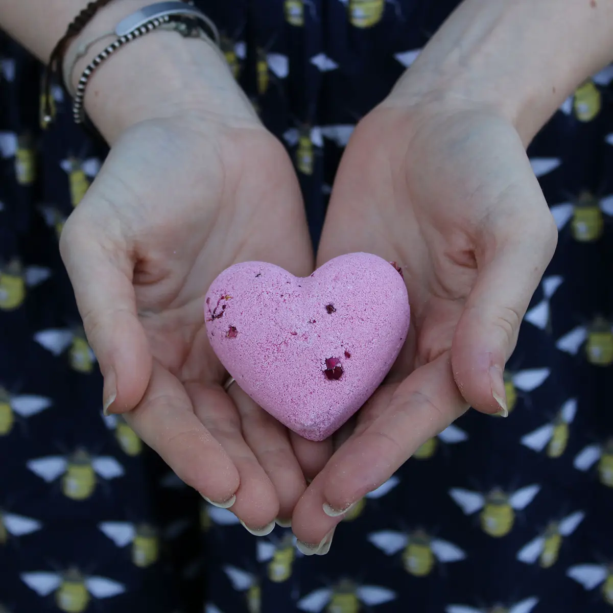 Love Heart Badbomb 70 g med Ylang och Ros - produktbild 4