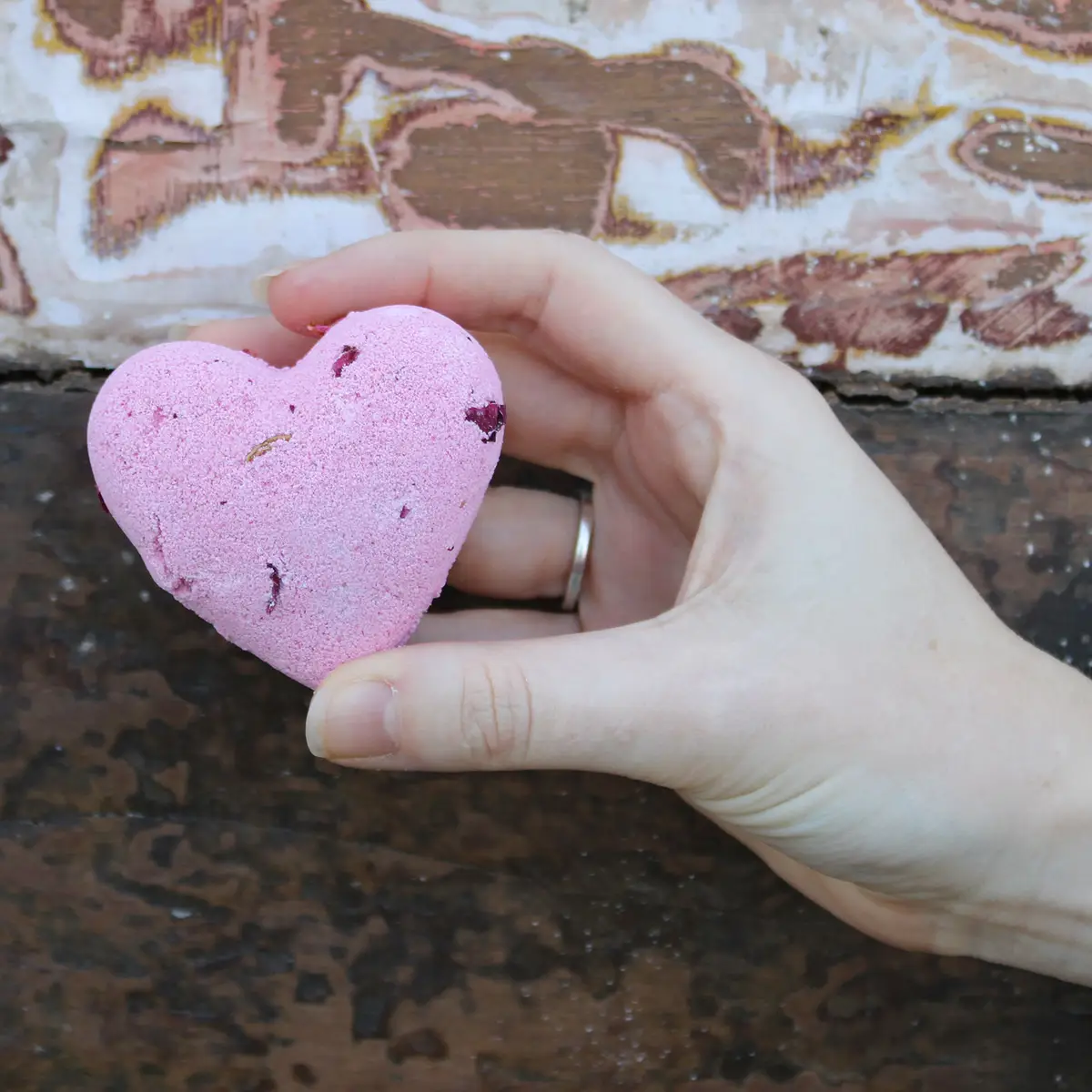 Love Heart Badbomb 70 g med Ylang och Ros - produktbild 5