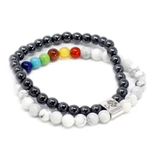 Magnetiskt armband med vita howlite-ädelstenar och svarta pärlor på elastiskt band
