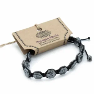Svart Shamballa-armband med hexagonala hematitpärlor formade som dödskallar