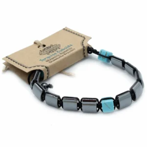 Magnetiskt hematitarmband Shamballa med turkosa kuber på svart snöre