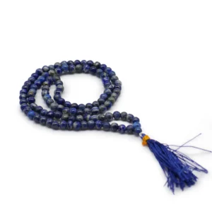 Mala halsband med blå pärlor av lapis lazuli och blå tofs