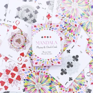 Färgstarka mandala spel- och orakelkort med kalejdoskopiska mönster utspridda runt en kortlekask