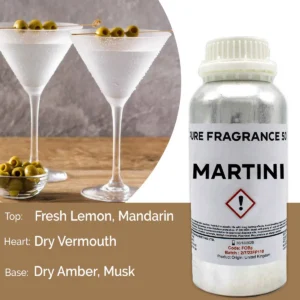 Flaska med Martini ren doftolja 500 ml och två martiniglas med gröna oliver