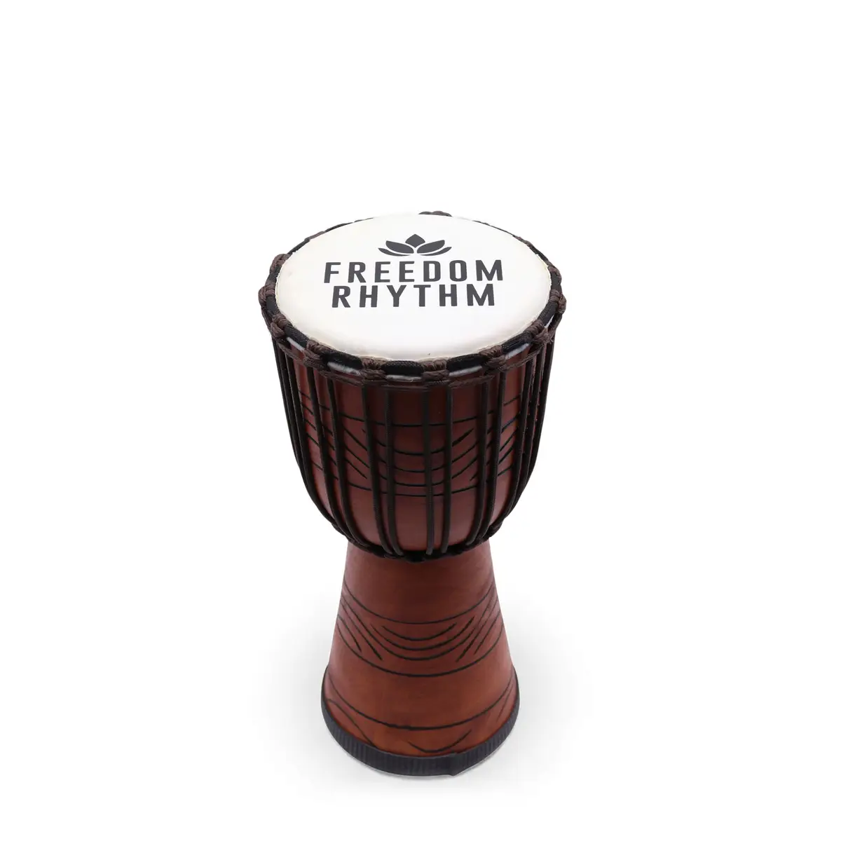 Medium djembe trumma med trumskinn märkt Freedom Rhythm och snidad träkropp