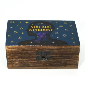 Medium träask i mangoträ med emaljerat lock och motiv med stjärnor och zodiak-symboler