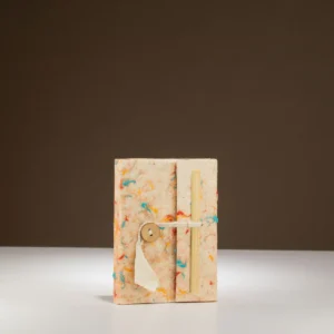 Mini anteckningsbok i Lokta-papper med färgade bomullsfibrer 12x8 cm - produktbild 4
