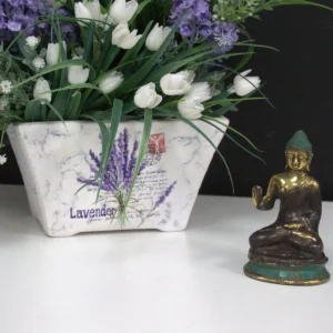 Mini sittande Buddha i mässing med upplyft hand - produktbild 2