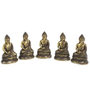 Fem små Buddhafigurer i mässing sittande i meditationsställning