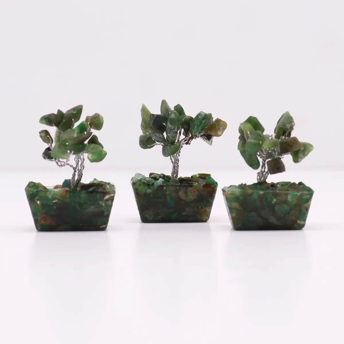 Miniatyrträd av ädelsten på orgonitbas med grön aventurin, 15 stenar - produktbild 4
