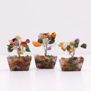 Miniatyrträd av ädelstenar på orgonitbas med flera stenar - produktbild 5