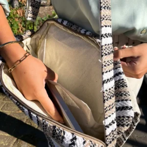 Mjuk laptopväska Banjara i kräm och grått - produktbild 2