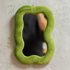 Mjuk vågig spegel stor i mossgrönt 33,4x23,5x2,3 cm - produktbild 5
