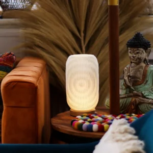 Modern vriden New Wave-bordslampa med USB och tre ljusinställningar - produktbild 2