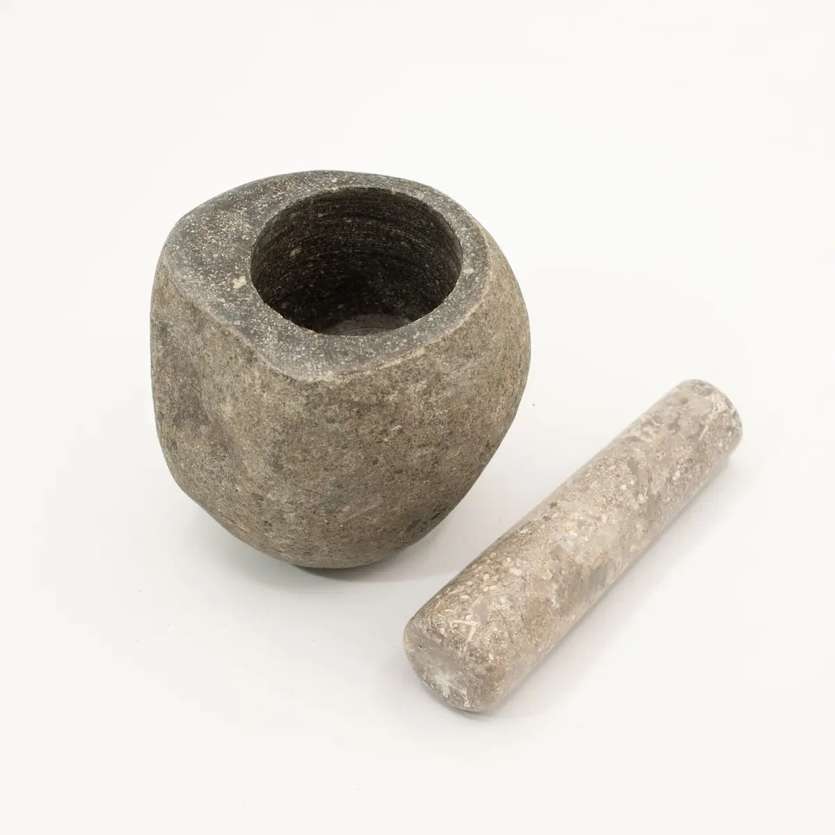 Mortel i natursten med stöt, medium (ca 12x8 cm) - produktbild 2