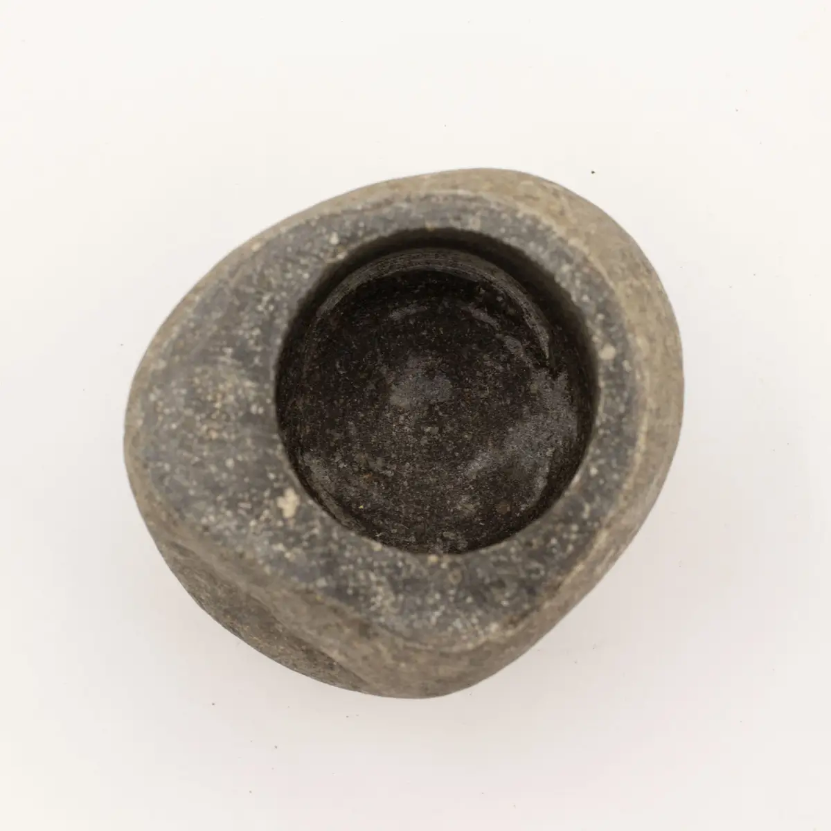 Mortel i natursten med stöt, medium (ca 12x8 cm) - produktbild 3