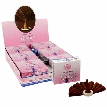 Nag Champa Fresh Rose rökelsekoner i förpackning med en kon tänd och rök